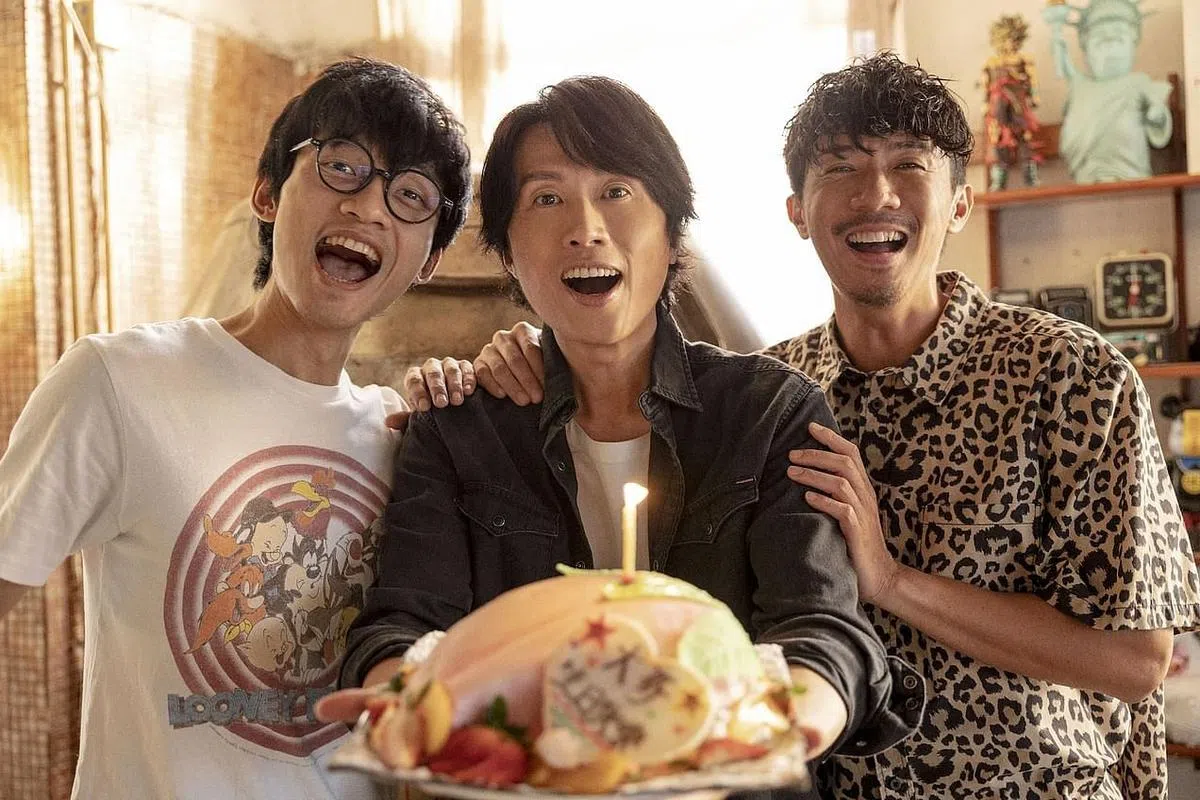 陈湛文（左起）、黄子华和张继聪在《饭戏攻心》扮演三兄弟。（片商提供）