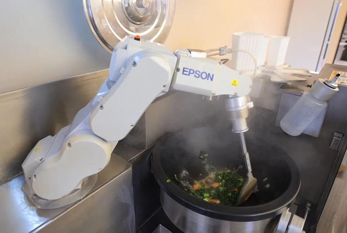 【视频】杭州首家“AI机器人餐厅”营业