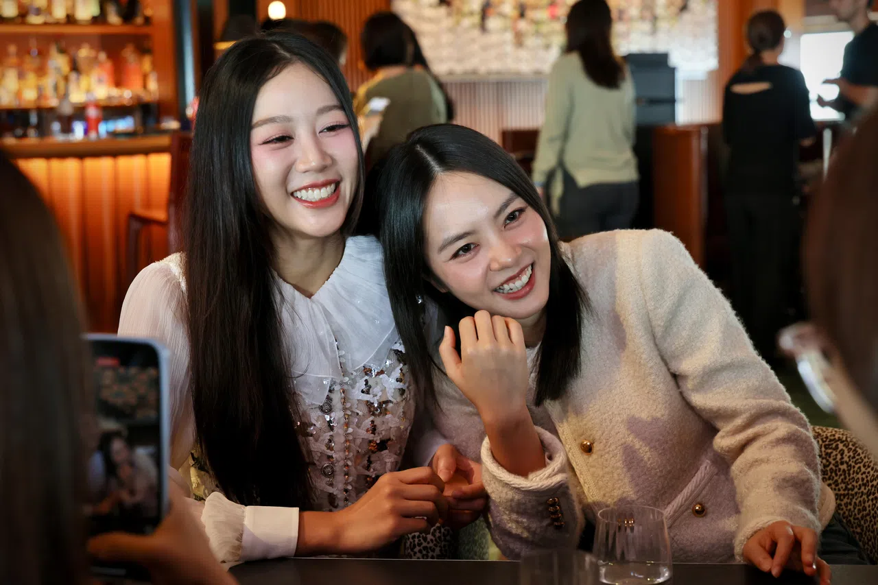 好友刘怡伶（左）和黄暄婷分别入围最佳女配角和最佳女主角奖。（龙国雄摄）