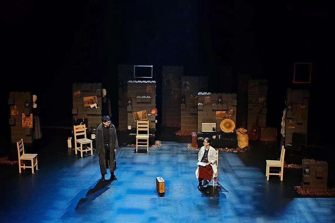 《楚门的元宇宙》世界观宏大，却只有五名主演，一个主要布景，考验剧团创意伸展性。（焦点剧场提供）