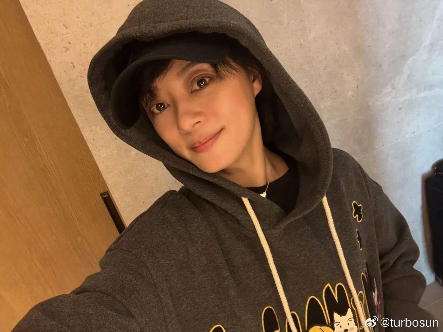 孙俪（图）与邓超结婚16年，育有一双儿女。（取自孙俪IG）