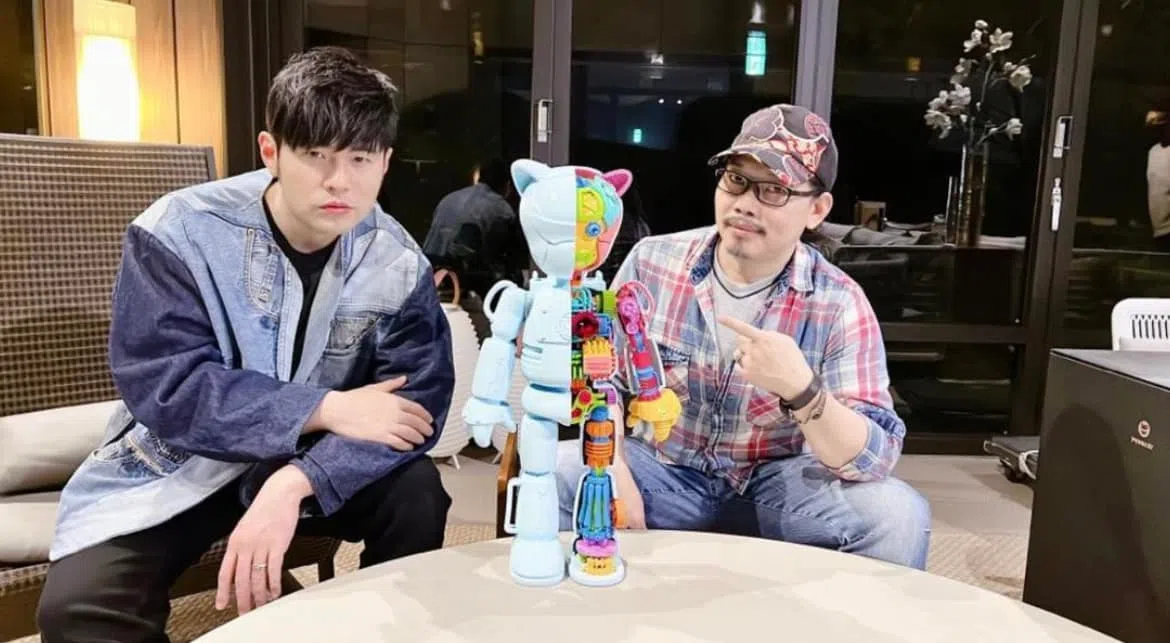 方文山（右）与周杰伦相互成就，是音乐上的最佳伙伴。（取自脸书）