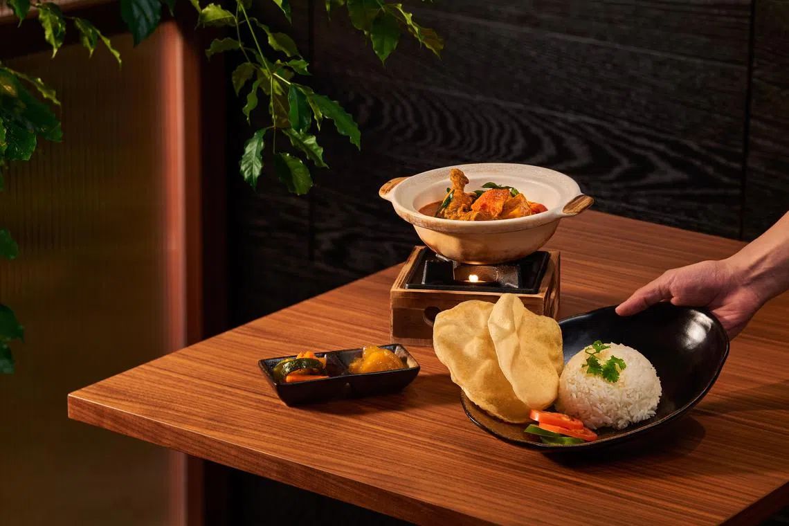 Cafe Oriental的咖喱鸡香浓下饭。（餐馆提供）