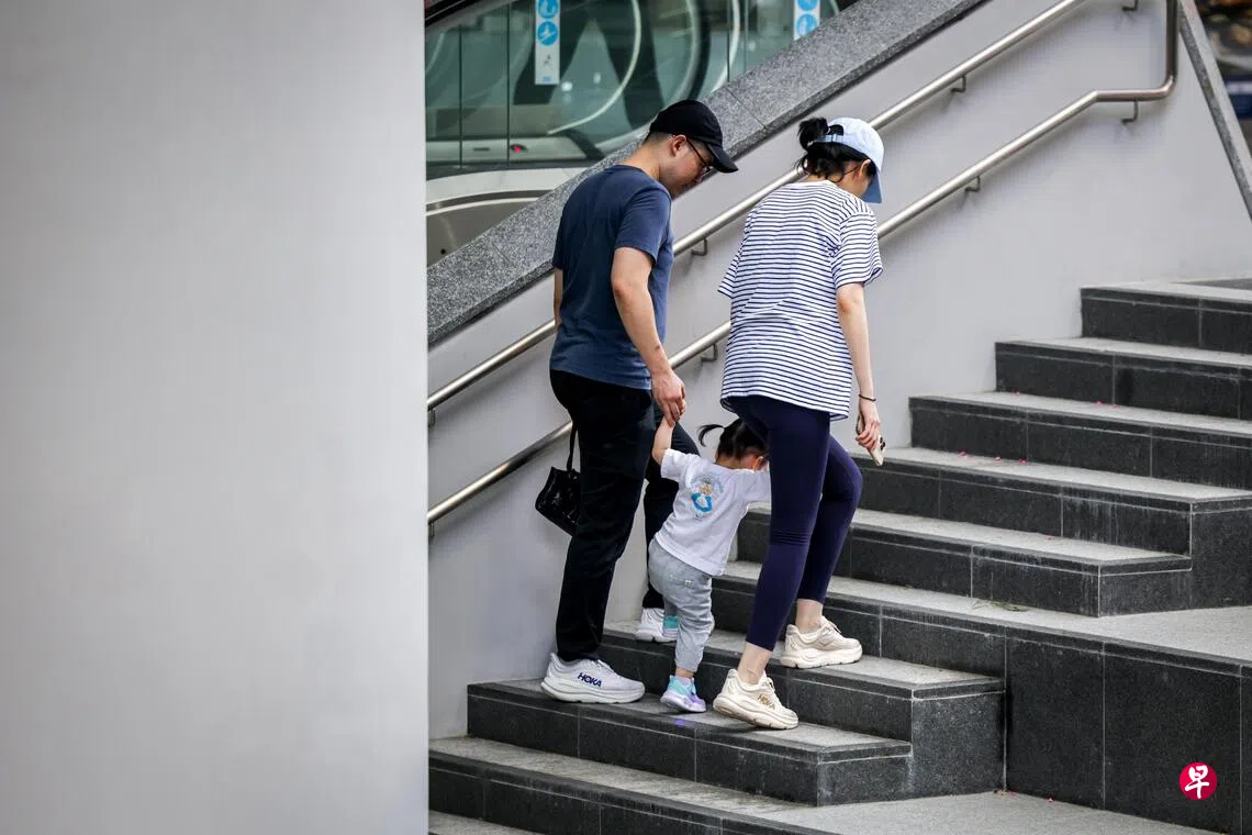 观察员：新育儿福利比北欧更优厚 为人口未来作跨世代投资