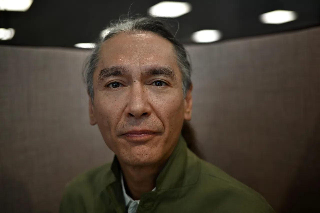 翁山淑枝儿子阿里斯担心他母亲在监狱里的健康状况。（路透社）