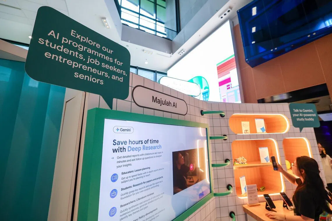 人工智能有助于提升工作效率，各行业对人工智能应用日益重视，使到这方面的培训需求大增。（陈斌勤摄）