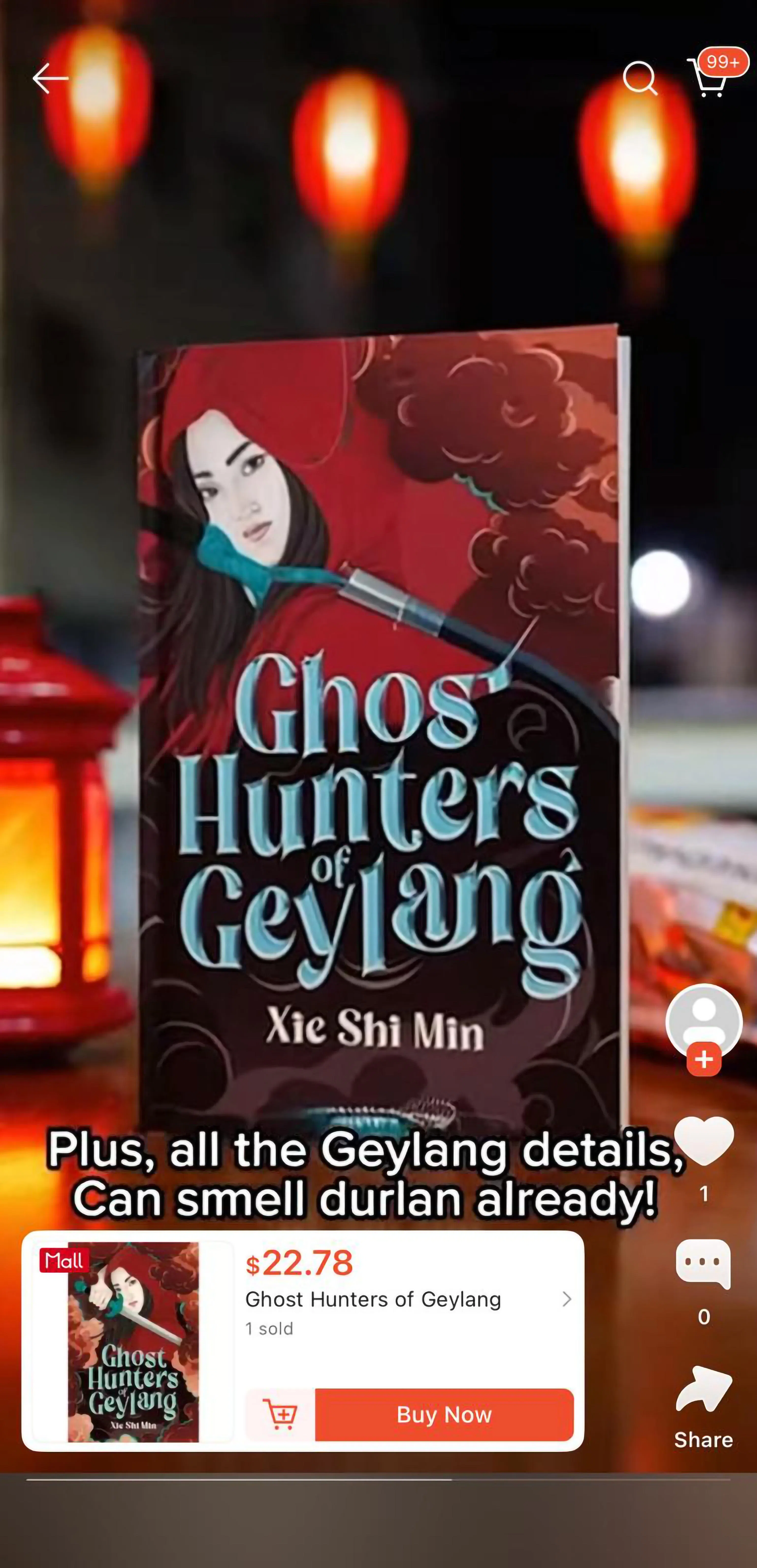 在视频中，书本的名字出现漏字的情况，图片中女子手持的剑也被AI改为其他物体。（受访者提供）