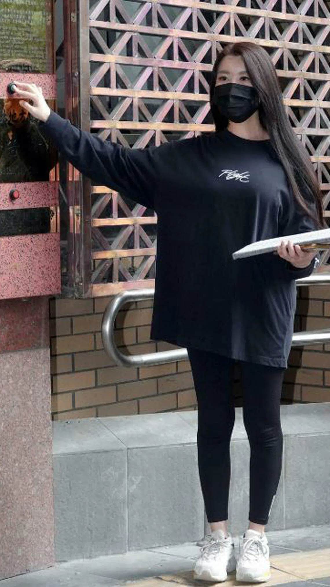 小红老师正式到台北地检署提告。（互联网）