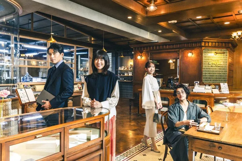小栗旬（左一）和韩孝周（左二）合拍Netflix日剧《浪漫匿名者》，还未播出已引发观众期待。（互联网）