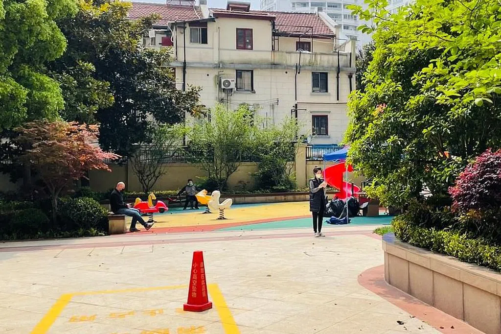 上海封城周记：“侧卧”中等待解封