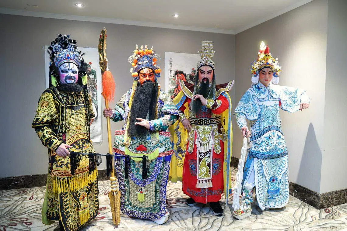 马来西亚国际潮艺木偶潮剧文化总会的刘关张赵，在新加坡第一届国际关公文化节亮相。（林明顺摄）