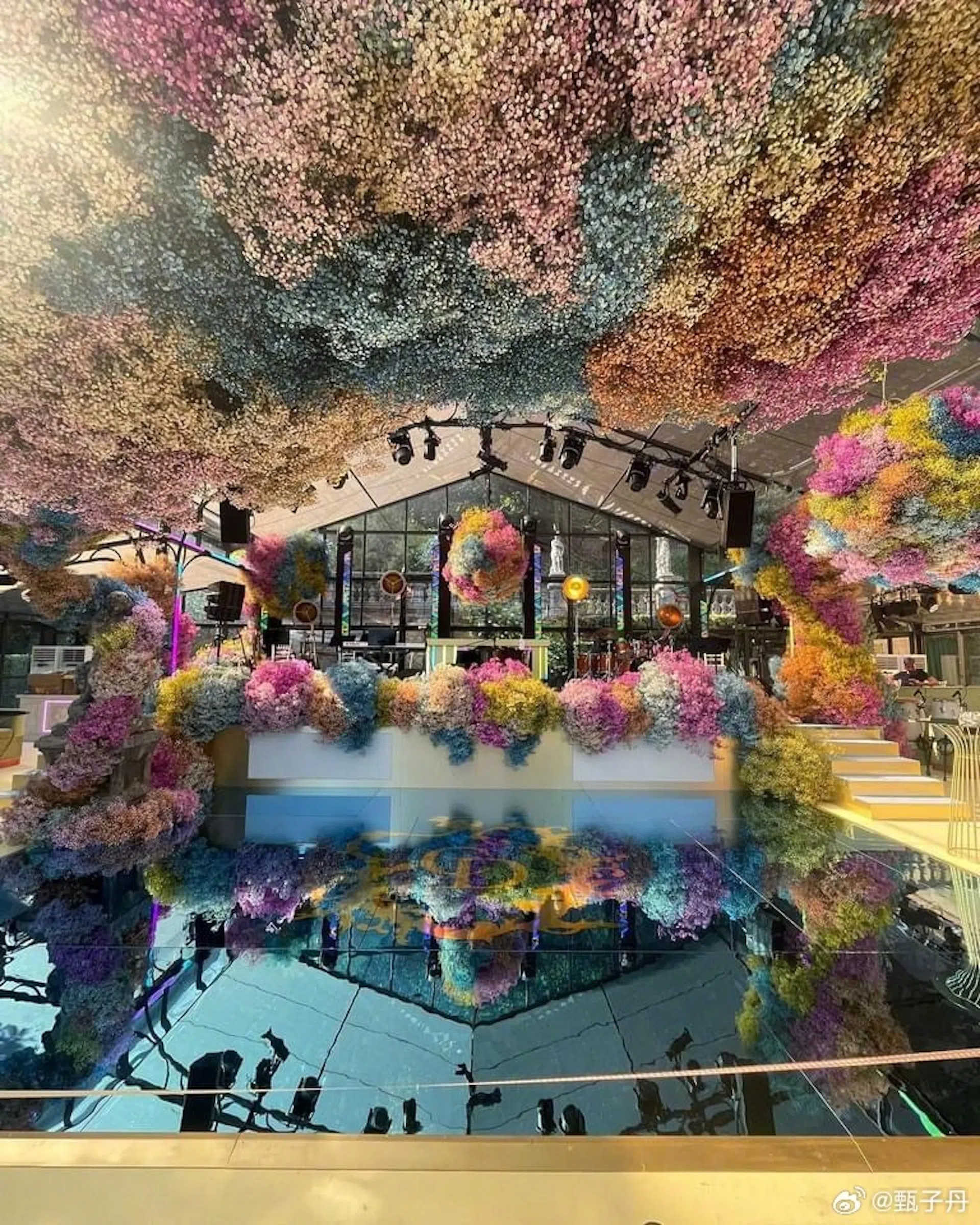 派对场面十分豪华。（取自甄子丹微博）