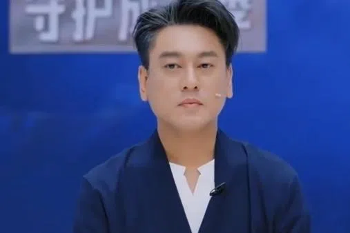 朱孝天批评现在戏剧圈为求快速完成作品所以出现剧本同质化的问题。（互联网）