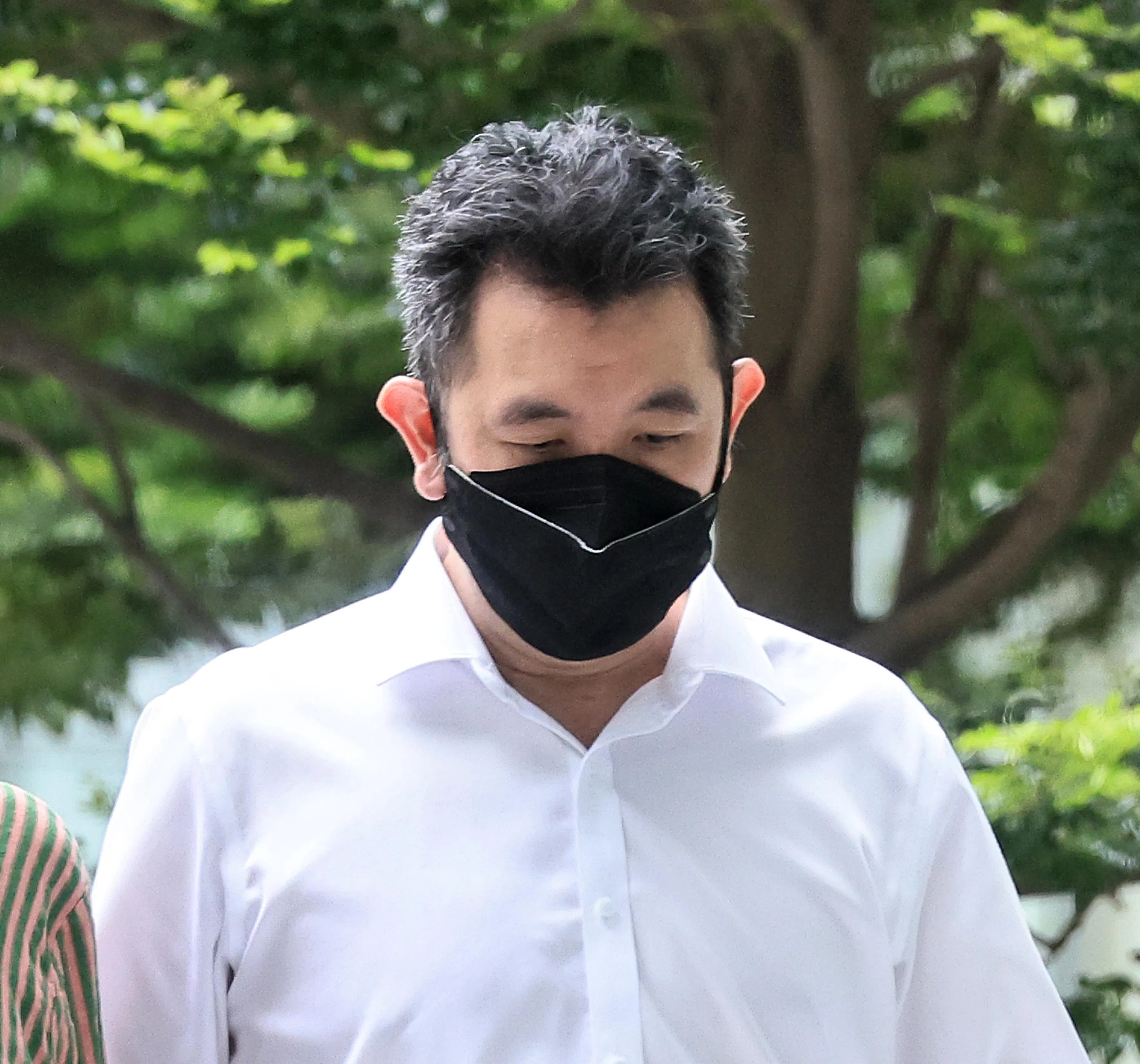 被告杨国凯面对三项抵触公路交通法令的控状。（海峡时报）