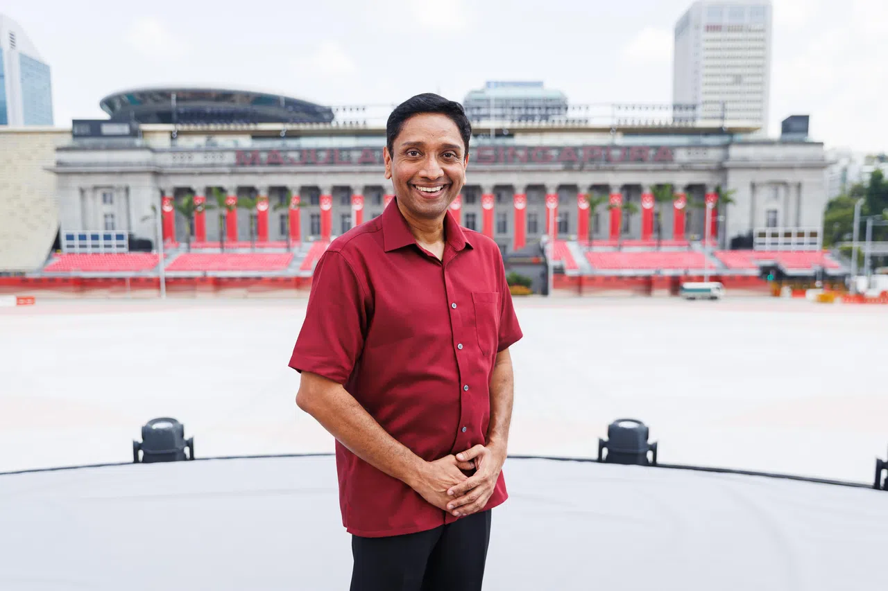 总理国庆献词的淡米尔语版由人力部兼文化、社区及青年部政务部长迪内希宣读。（数码发展及新闻部提供）