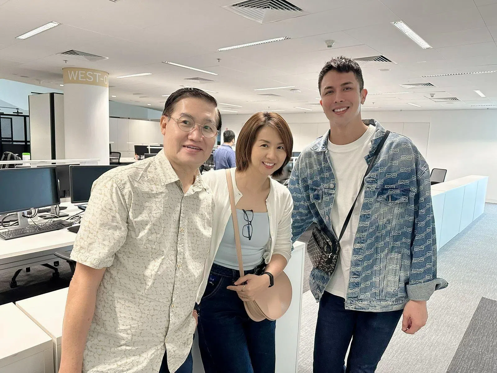 陈毓芸与同剧演员李文海（左）和唐松瑞（右）合照。（Starnests提供）