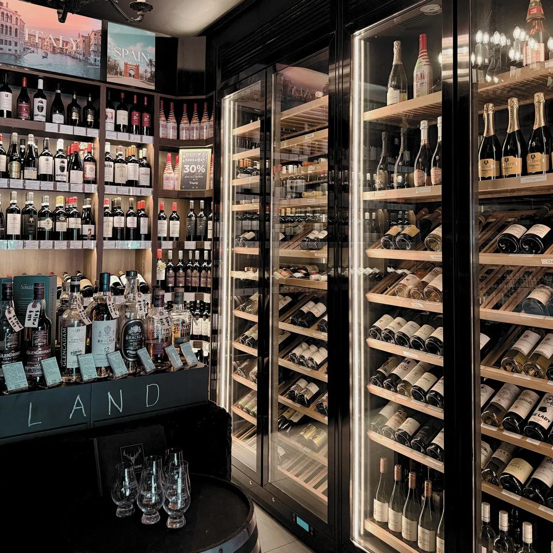 The Winery Gourmet Bar的小酒室有超过150种酒标。（餐馆提供）