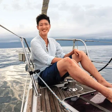 台媒晒出滑雪教练照片。（互联网）