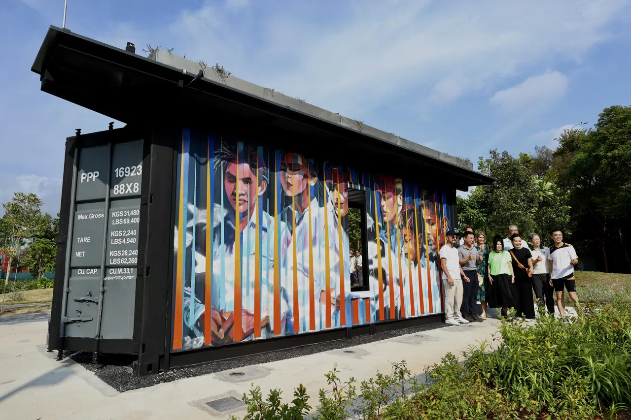 阿根廷街头艺术工作者马丁容的创作反映了年轻一代对未来和环境的憧憬。（特约陈来福摄）