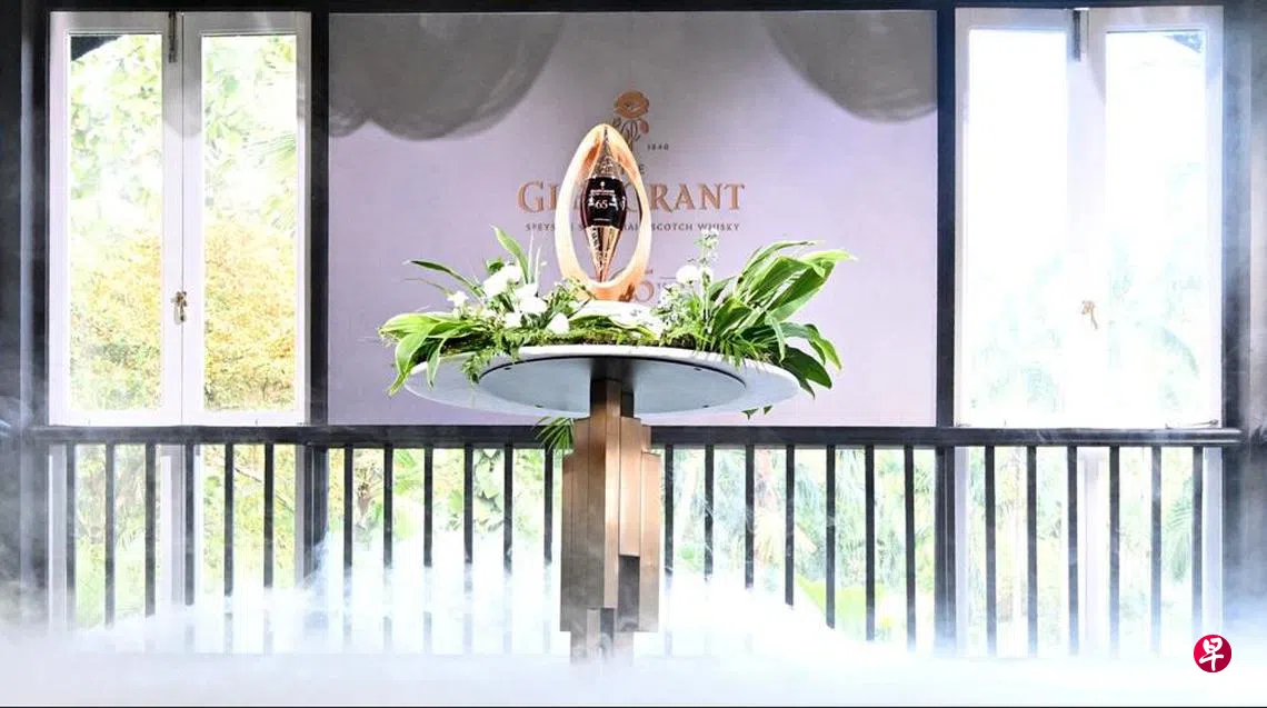 “格兰冠”（The Glen Grant）全新系列Splendours Collection首发之作65年威士忌在新加坡发布。 （酒商提供）