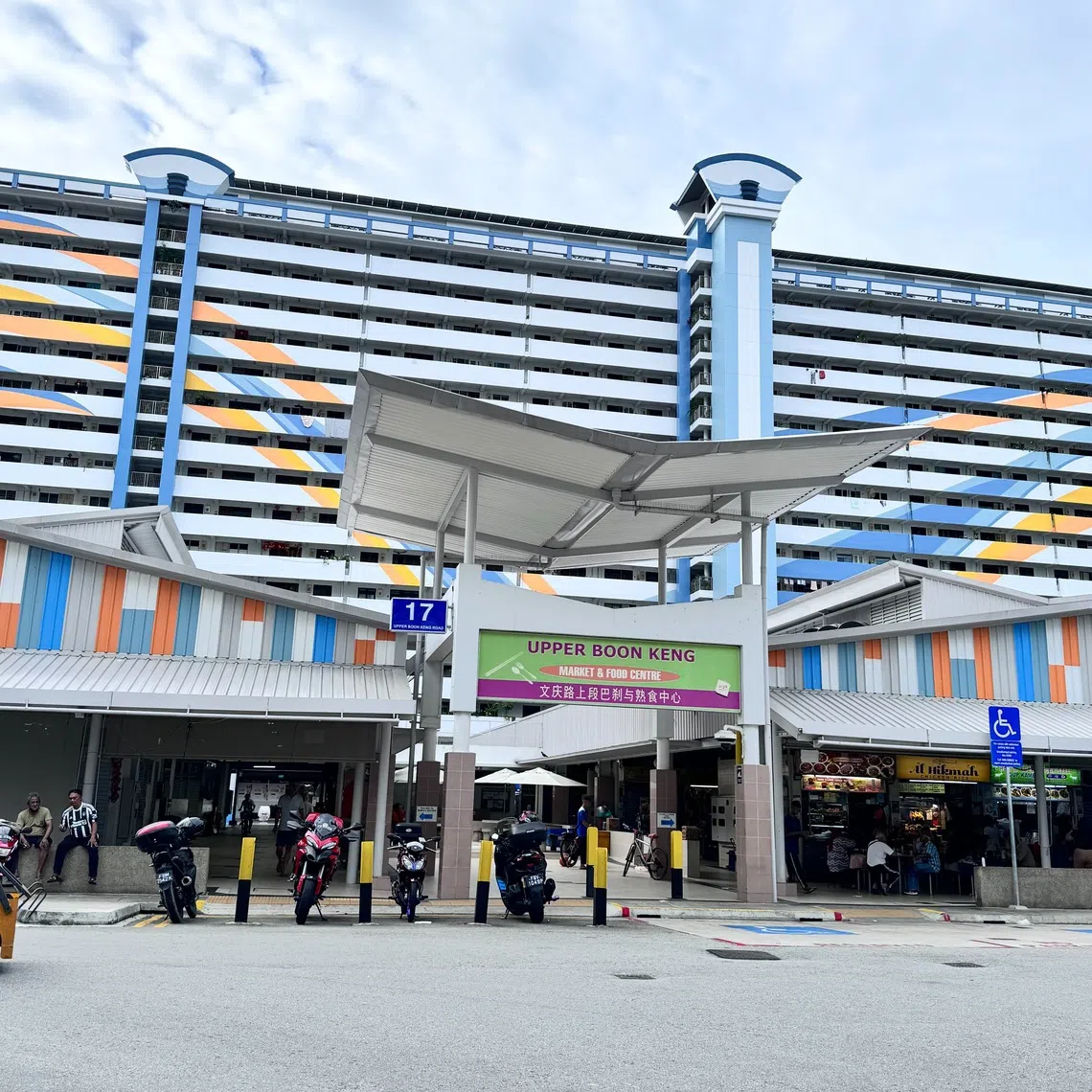 落成于1974年的文庆路上段巴刹与熟食中心，是本地最早建成的小贩中心之一。（林安娜摄）