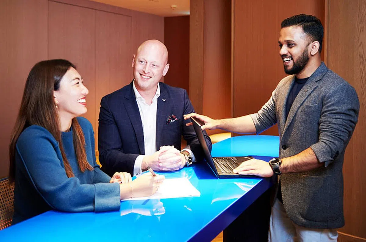 总经理麦兹乐（中）、场地经理罗希（右）和行销通讯总监苏琬珺都在各自的领域上，贯彻集团的环保和可持续性理念。（图/新报业媒体）