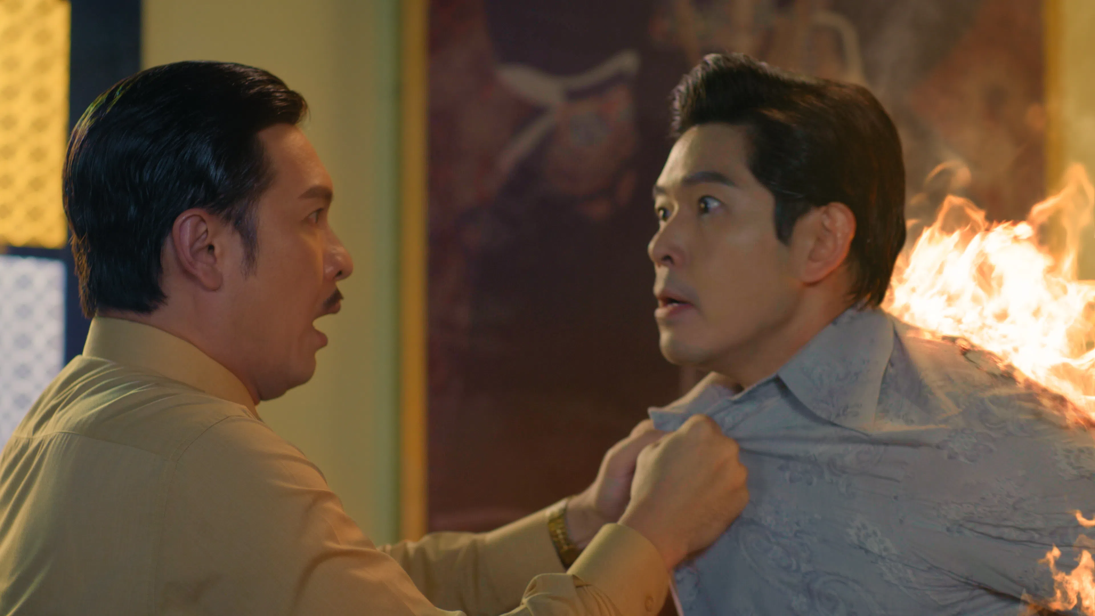 陈泓宇（左）和陈罗密欧演的兄弟角色深陷火场。（新传媒提供）