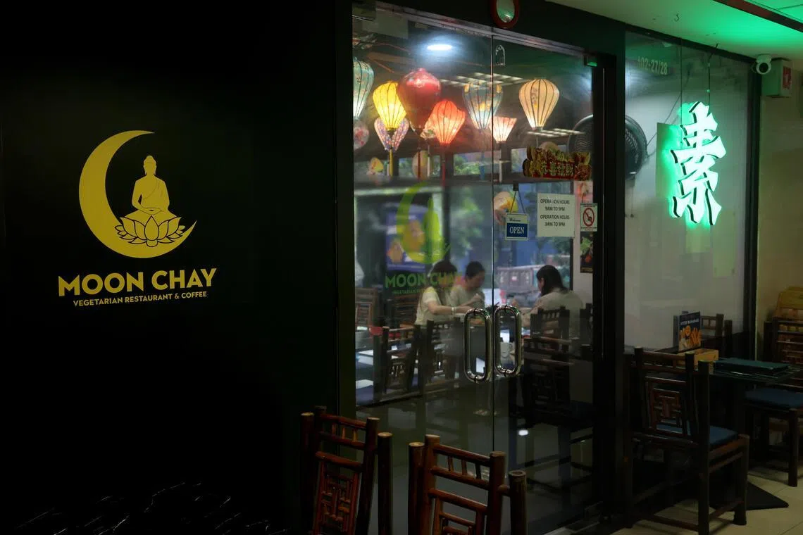 越南素食馆Moon Chay，约两年前开业，自创越南素食受到欢迎。（龙国雄摄）