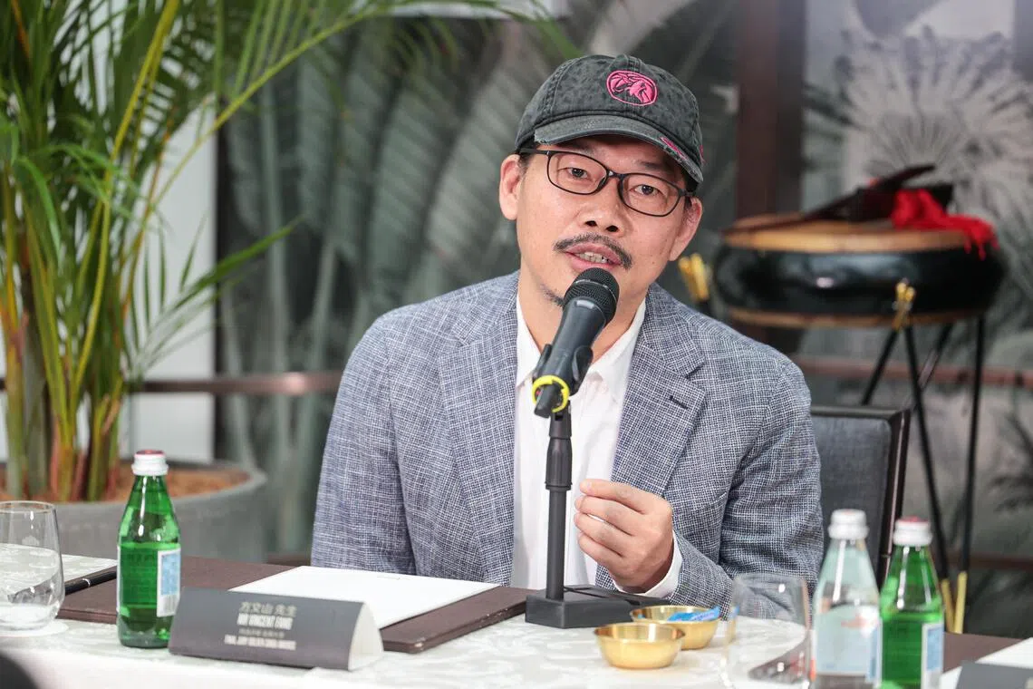 方文山说在评审进行闭门会议时不能带手机。（李冠卫摄）