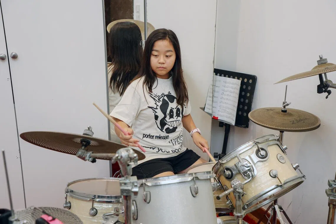 黄姿宁在家里有专属音乐室，她喜欢窝在里头玩音乐。（游甯稀摄）