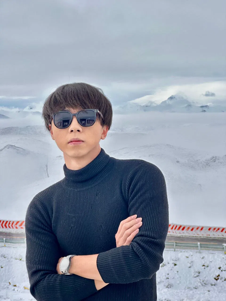 暴雪后的珠峰，静静现身。那一刻，我们遇见了意外的惊喜。（作者提供）