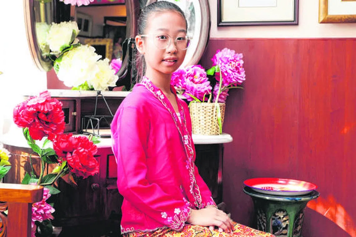 师懿穿上卡峇雅后，感觉自己变优雅。