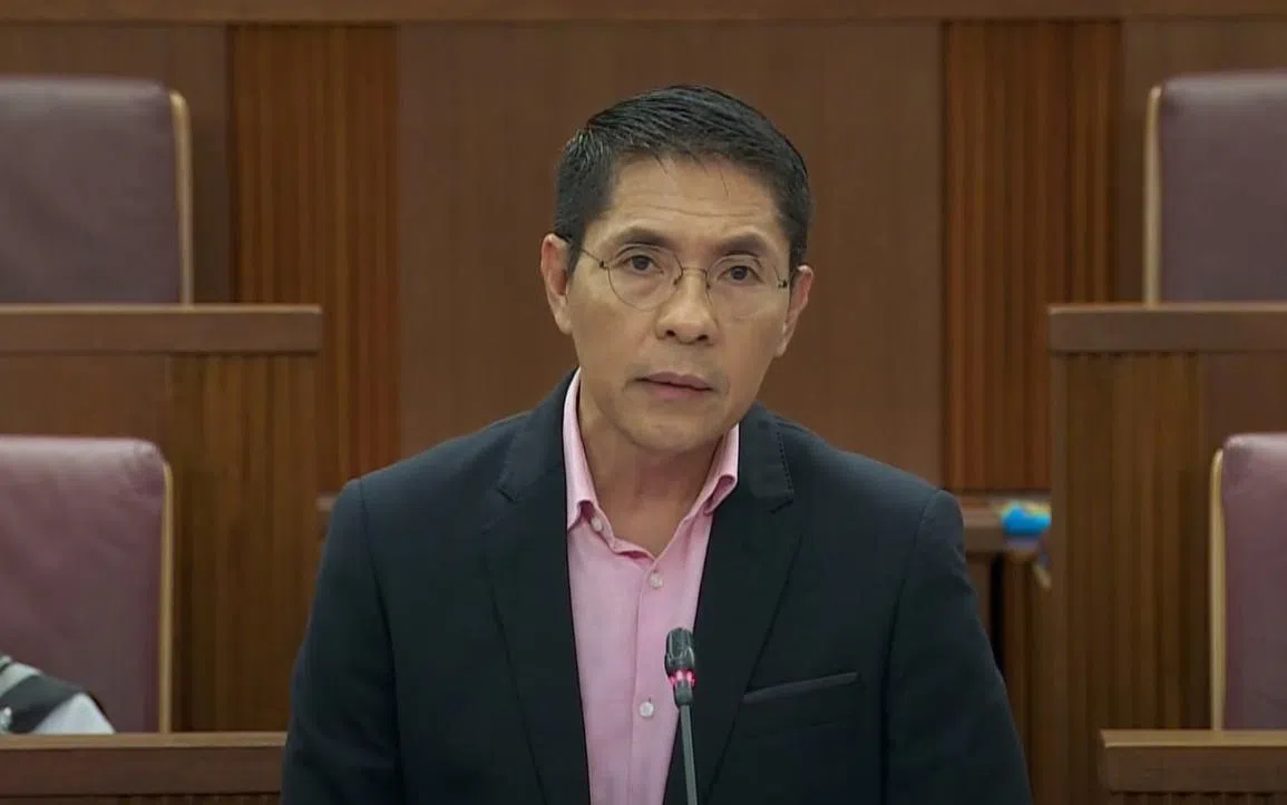 总理公署部长兼教育部和外交部第二部长孟理齐博士星期一在国会参与以哈冲突相关动议的辩论。他指出，政府理解我国人民和回教社群对加沙巴勒斯坦人遭遇的感受和情绪，不过新加坡人很大程度上都小心谨慎，不让国外事件影响我国的社会和谐。（gov.sg视频截图）