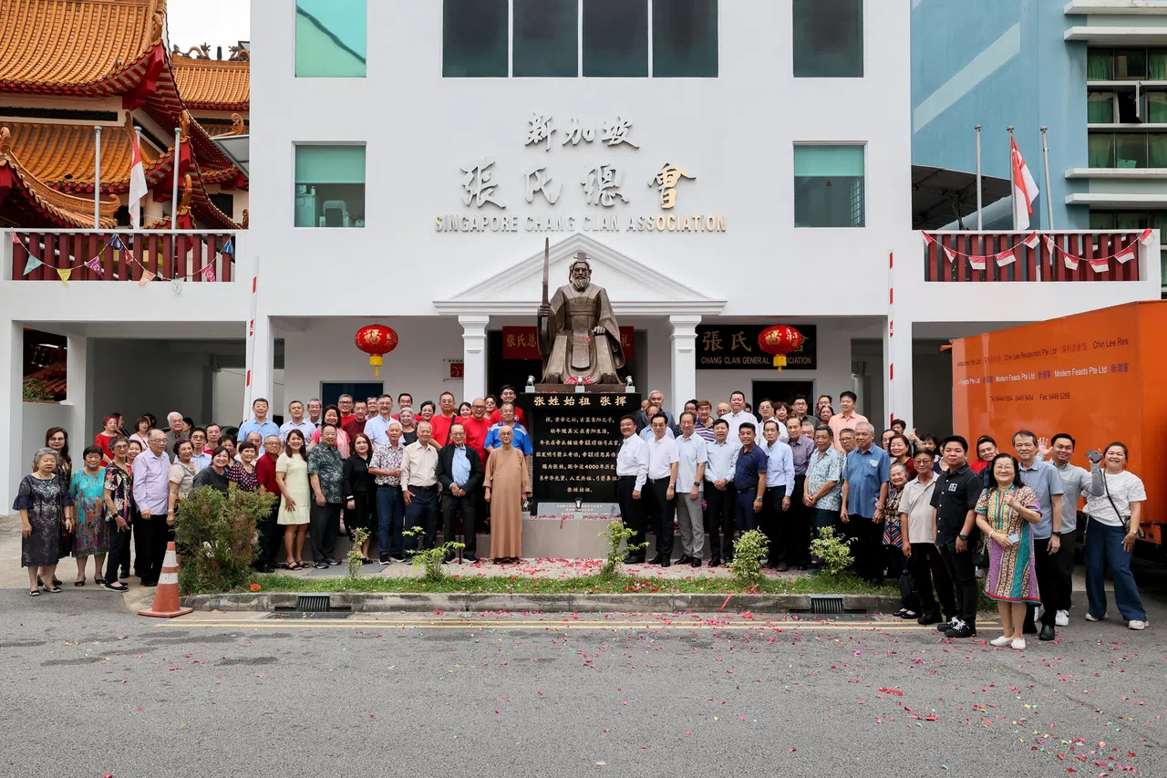 张姓始祖挥公铜像揭幕仪式，有约160人共同参与见证。（龙国雄摄）