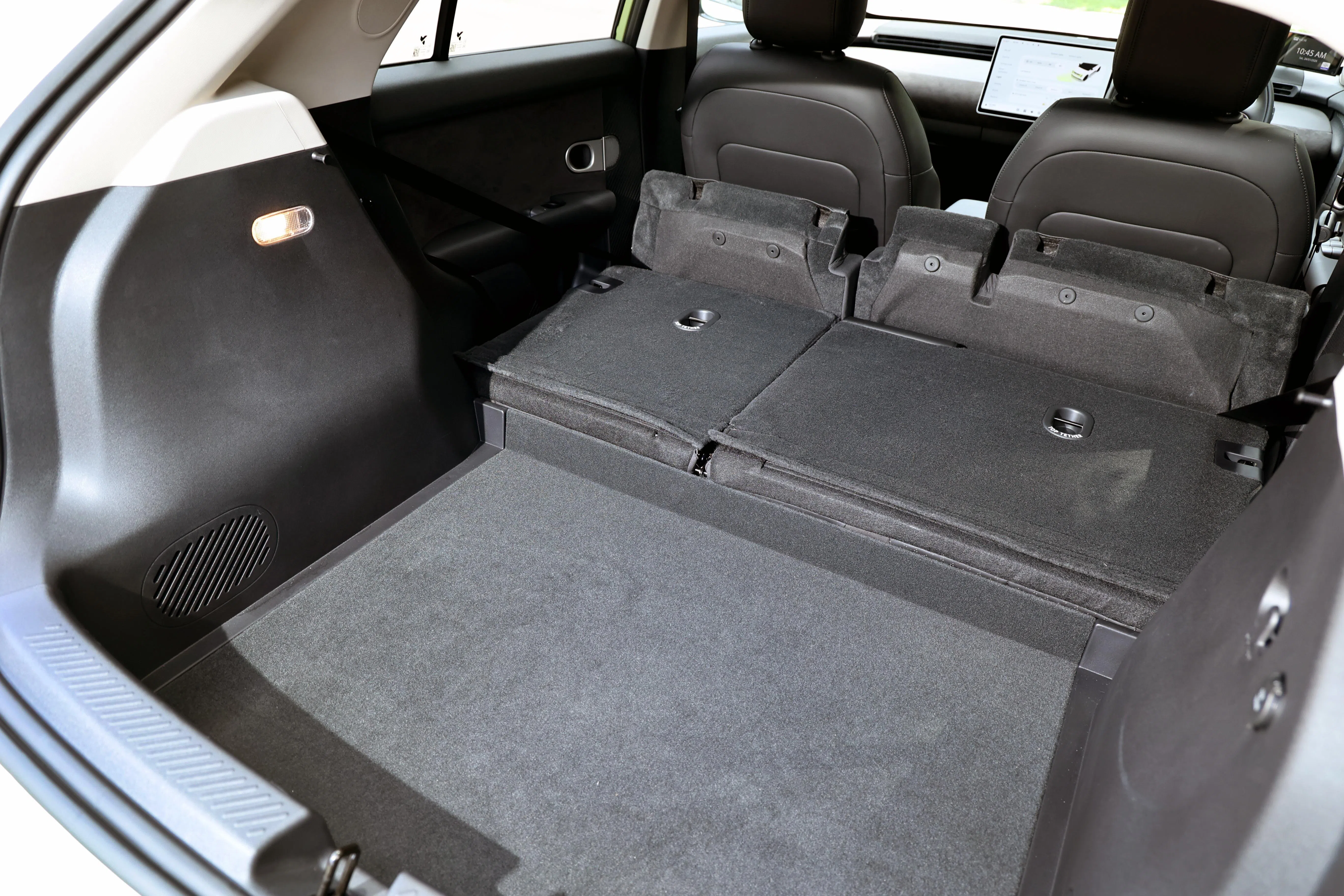 行李厢容积为404公升，若将后排放倒，可扩展至1253公升。（周国威摄）