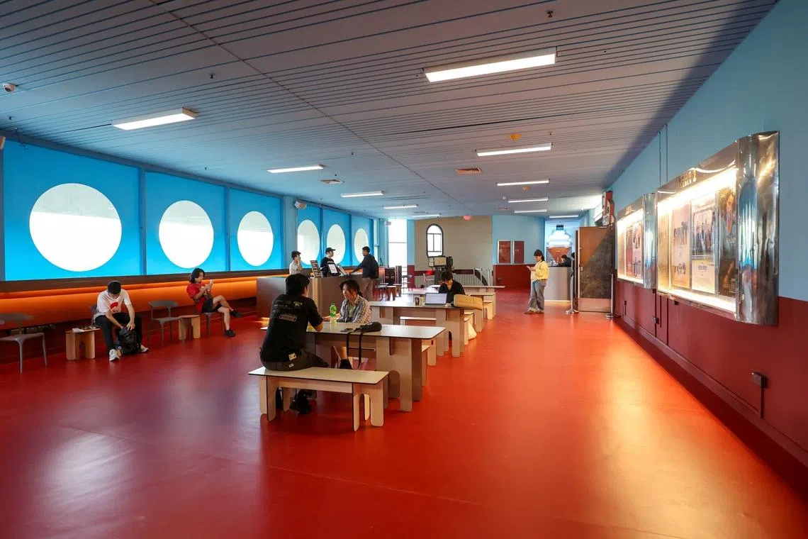 Filmhouse大堂由本地设计名家杨国胜操刀，充满前卫复古风。（游甯稀摄）