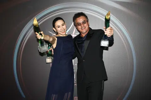 “夫妻档”宣萱李铭顺红星大奖凭同部剧称王封后