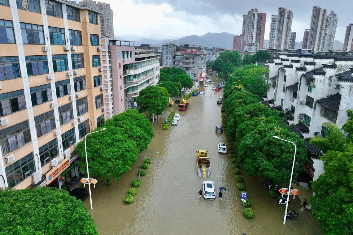 9月3日拍摄的闽侯县上街镇受淹路段。（新华社）