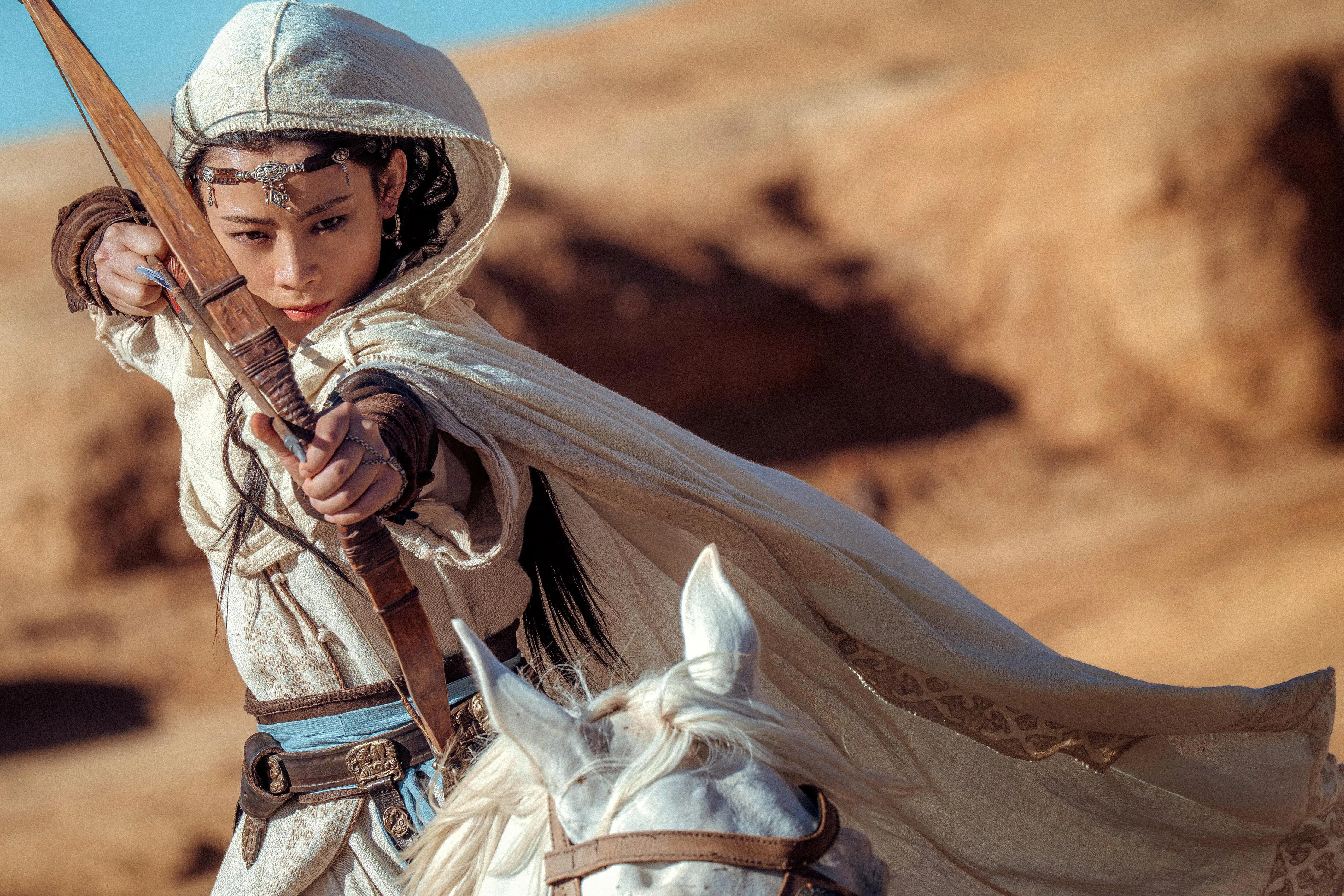 陈丽君饰演生于大漠，性格豪迈的女中豪杰。（邵氏机构提供）