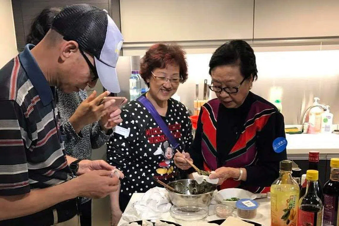 退休后的方太偶尔上节目分享烹饪心得。（方太脸书 ）