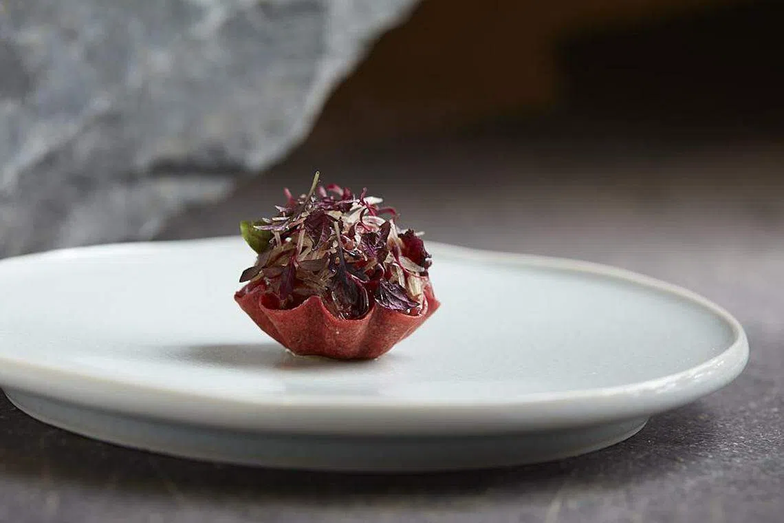 混合了生和牛与鲔鱼的牛肉与鲔鱼挞。（餐馆提供）