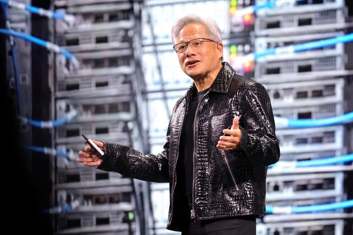 黄仁勋说：“我们今天的绝大多数的计算实际上都是推理。下一代人工智能算法甚至可能需要比现在还多数百万倍的计算能力。”（路透社）