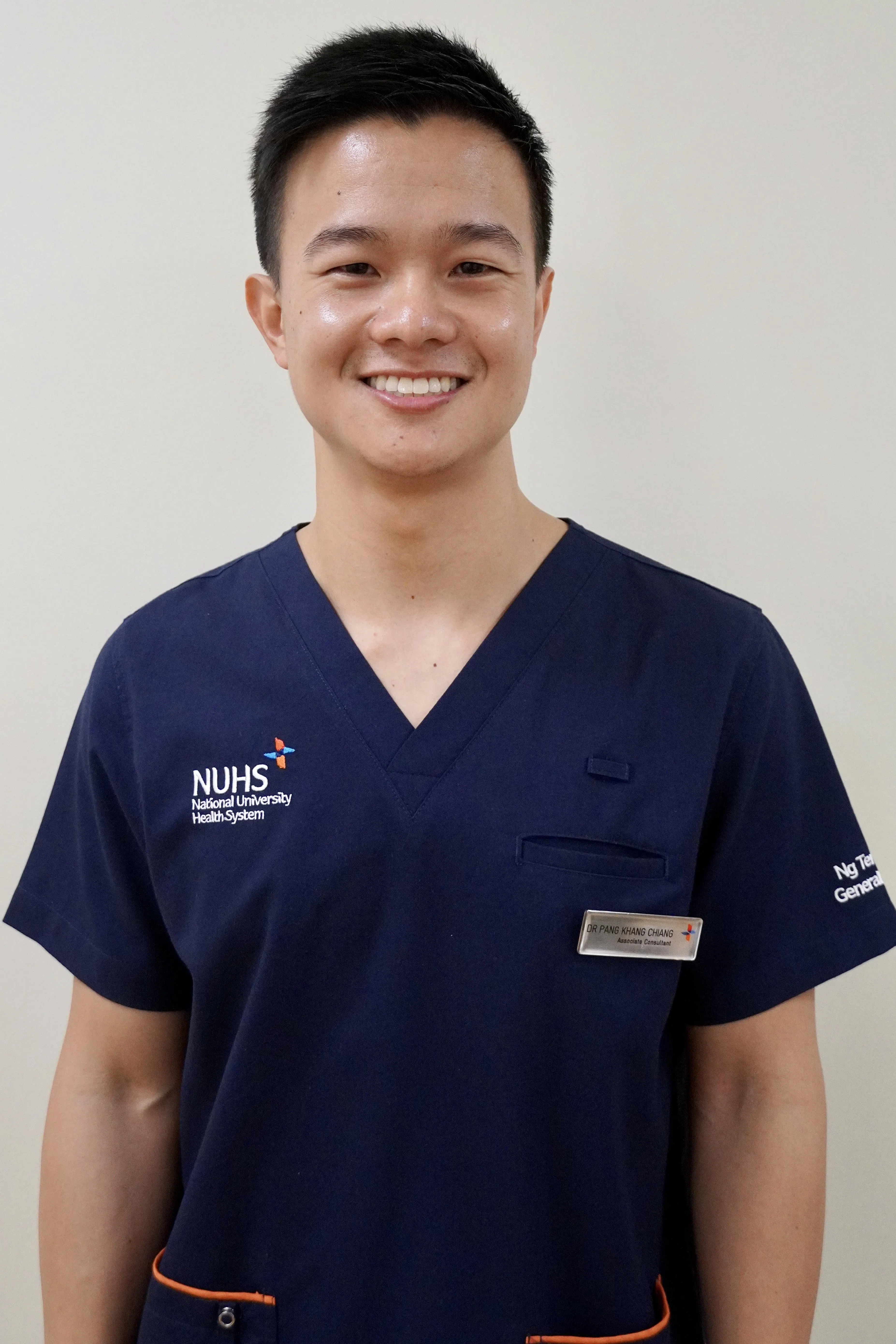 彭康强医生：膝关节疼痛是求诊病人中常见的症状。（受访者提供）