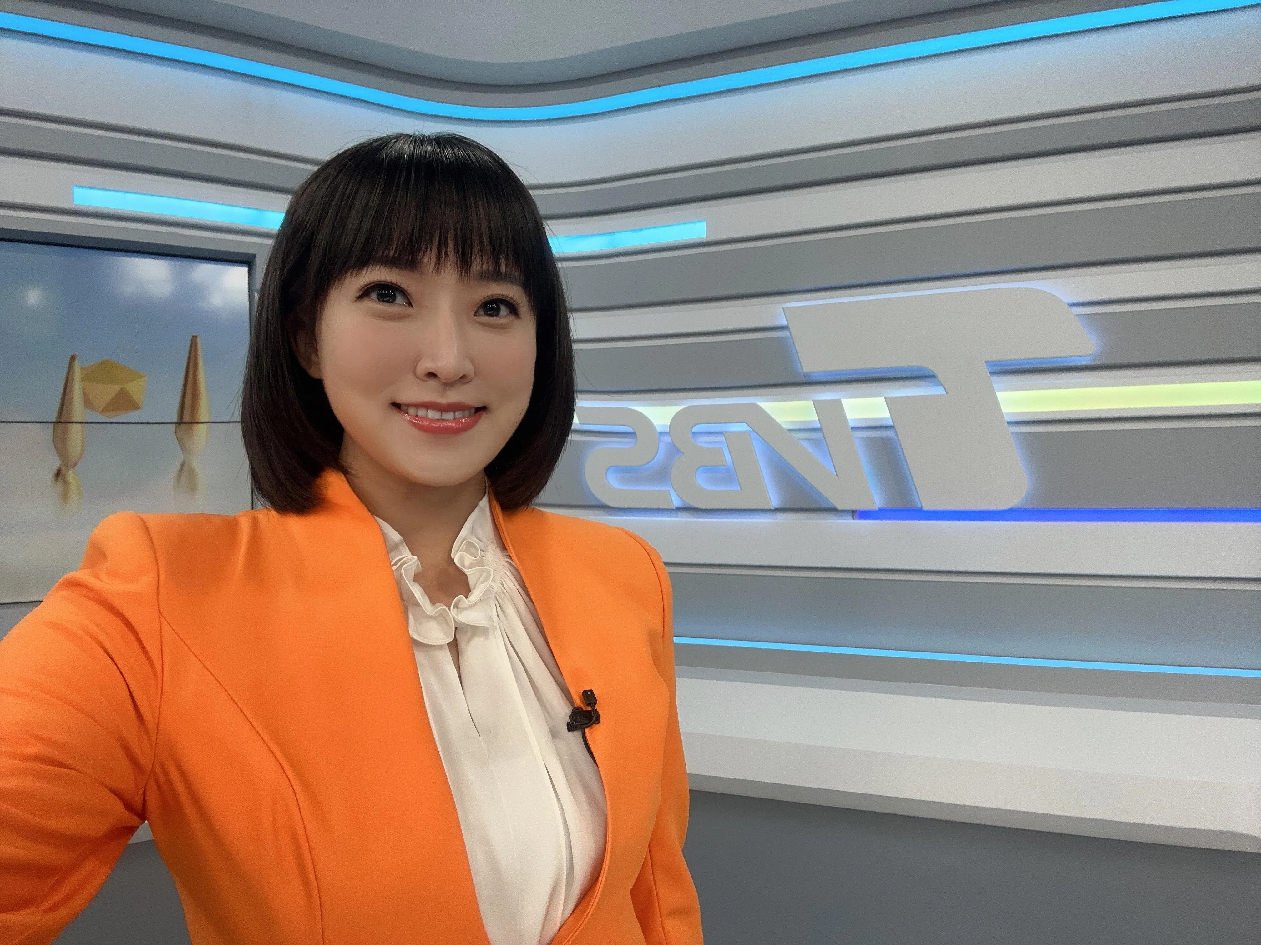 目前在台湾TVBS担任主播和外交军事记者的刘亭廷（31岁），当年加入早报学生通讯员时只有13岁，是当年破例录取的小小学生记者。她表示在早报的专业环境中成长，得以培养出高水准的媒体素养。（刘亭廷提供）