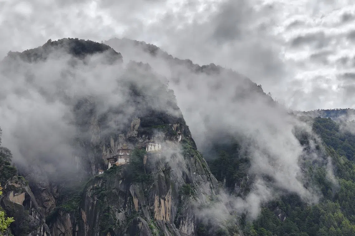有言道：“不到长城非好汉”。我想，来到不丹，不攀虎穴寺的道理也是一样的。（陈默汎摄）