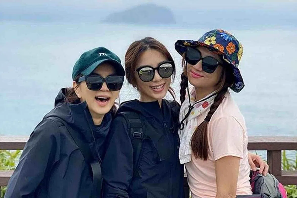 Ella（左起）、Hebe和Selina情同姐妹。（互联网）