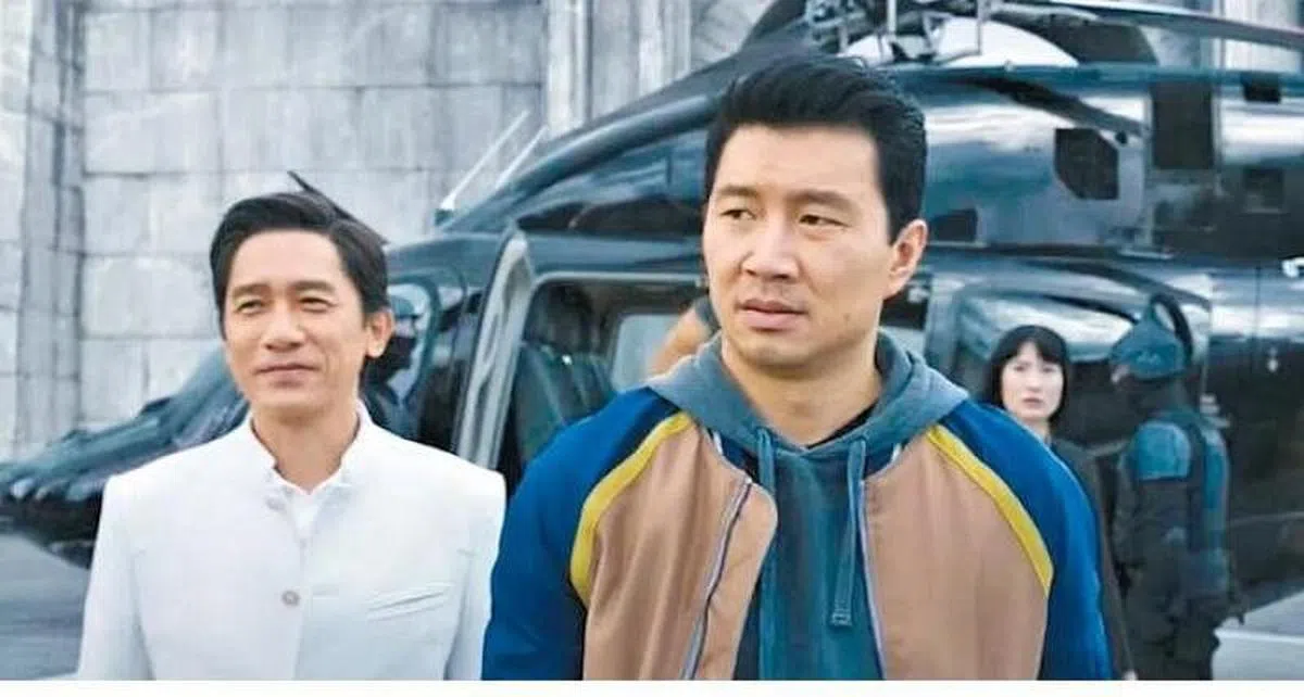 梁朝伟在电影新作中出演刘思慕（右）的父亲。