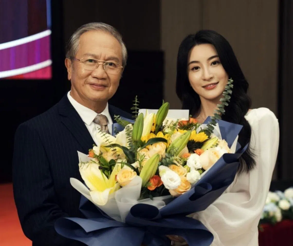 香港资深演员郭锋（左）在《黑色月光》中与林夏薇有多场对手戏。（互联网）