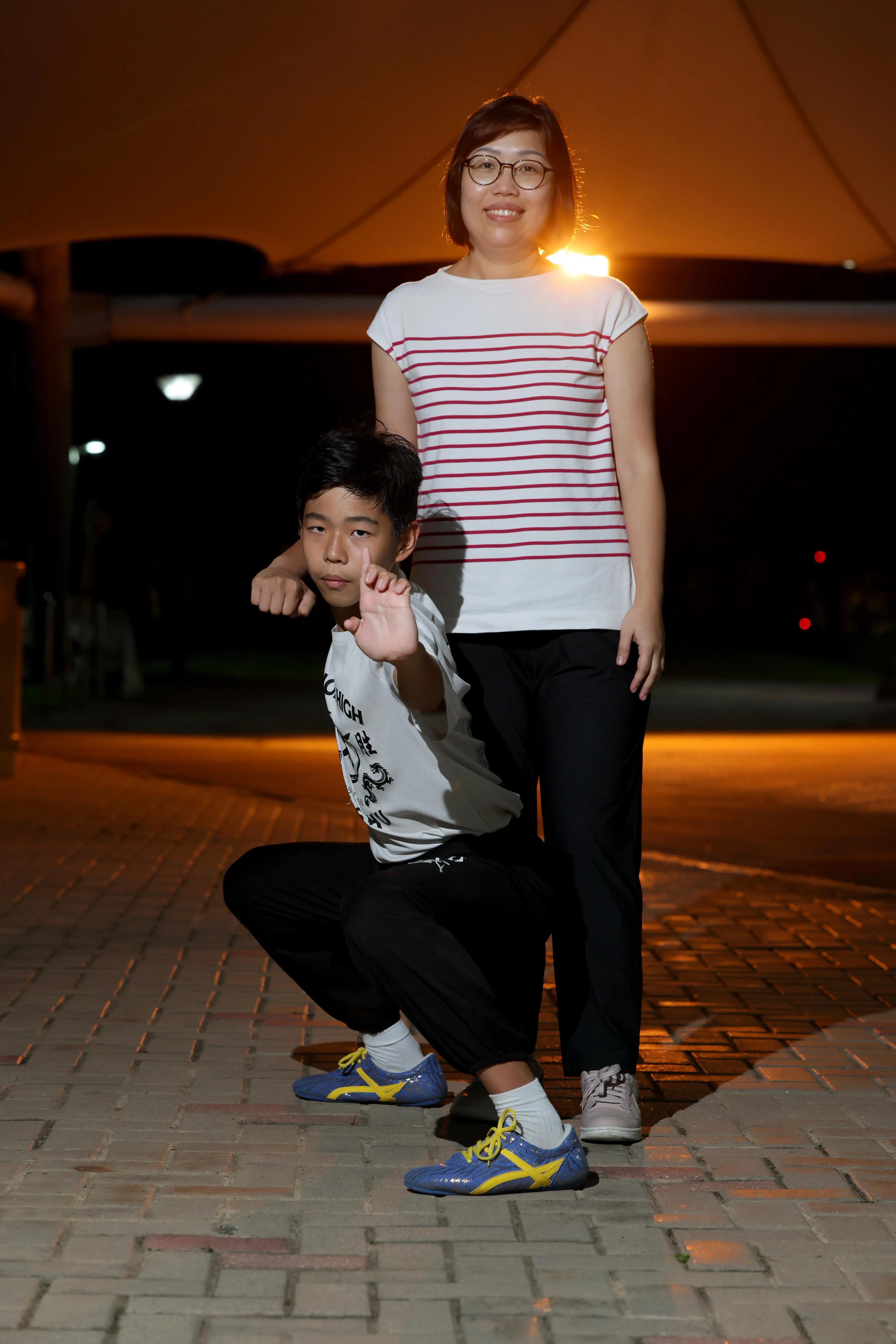 翁林旭（左）与母亲林霞对教练洪榅胜给予高度评价。（龙国雄摄）