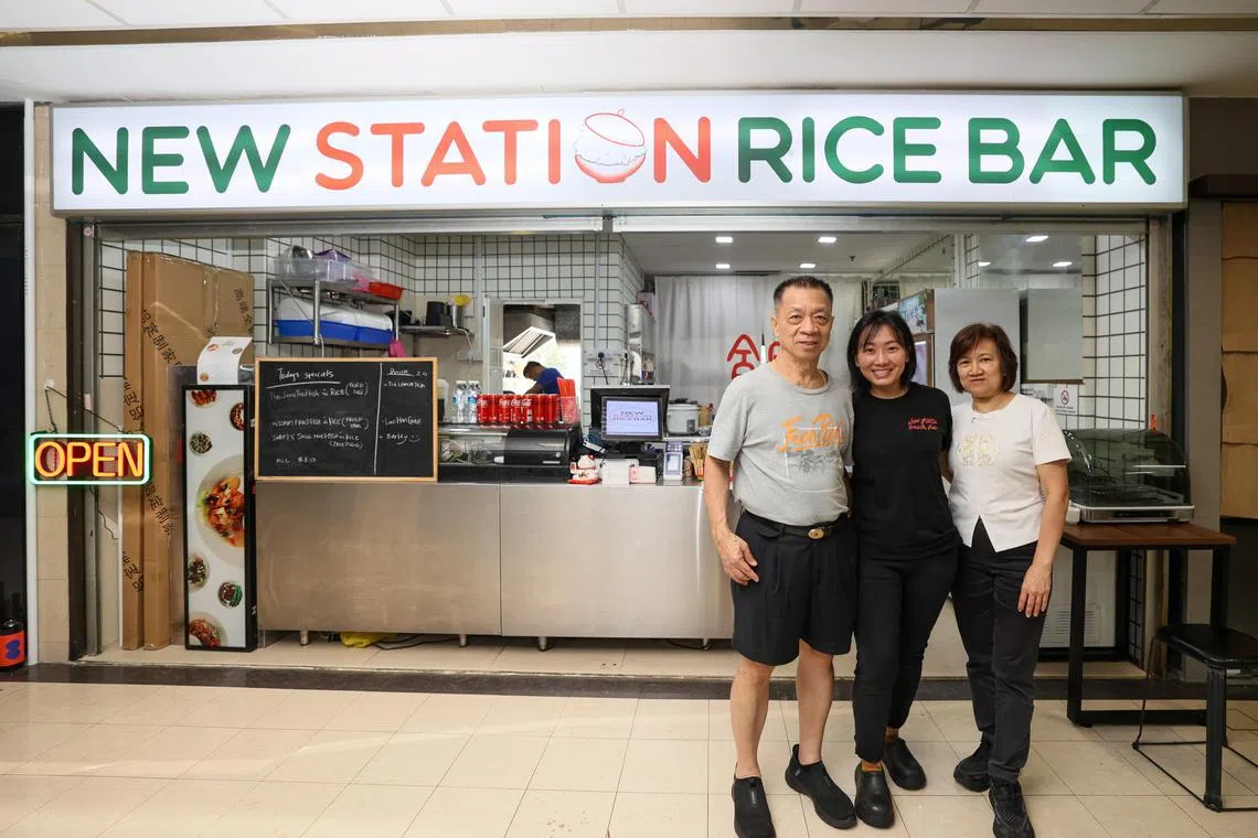 陈慧旖的父母在乌节远东商业中心开店，现在也支持女儿创业开New Station Rice Bar。（卓祾祎摄）